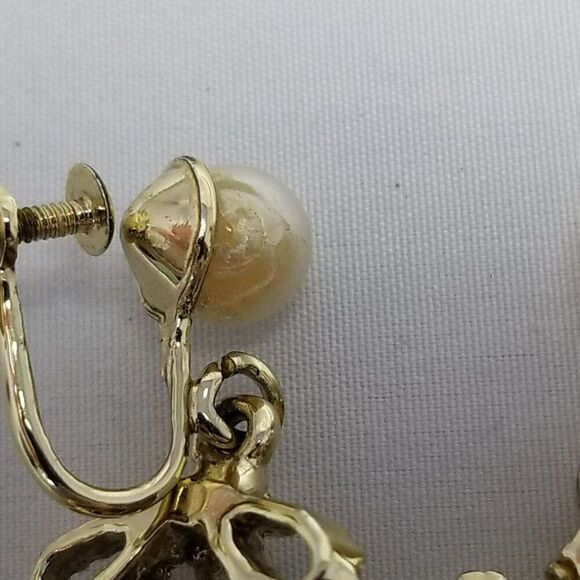 Vintage Black and Gold Tone Faux Pearl Dangle Clip On Earrings, Screw Backs - Picture 5 of 8